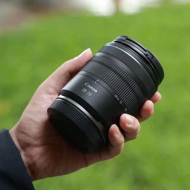 Alt view image 11 of 12 - RF28-70mm F2.8 is STM