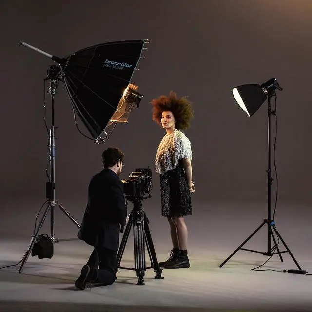 Alt view image 7 of 7 - Manfrotto Nitrotech 608 Series Fluid Video Head with 645 FAST Twin Leg Aluminum Tripod & Mid-Level Spreader