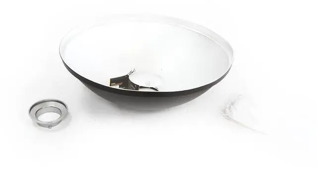 Alt view image 2 of 7 - Glow 28" Silver Beauty Dish for Hensel Mount