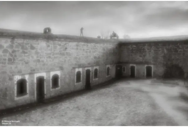 Alt view image 3 of 6 - Lensbaby Velvet 28 28mm f/2.5 Lens for Micro Four Thirds, Silver