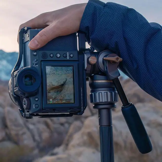 Alt view image 6 of 7 - Tilta Tilta Travel Video Fluid Head with 3-Stage Carbon Fiber Tripod Legs, Space Gray