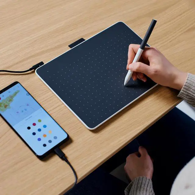 Alt view image 5 of 9 - Wacom One S 6" x 3.7" Active Area USB Type-C Tablet - Small