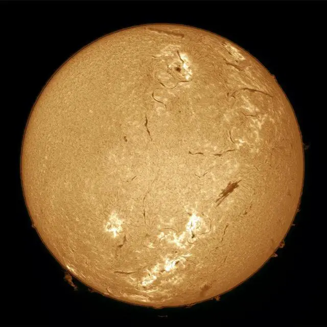 Alt view image 3 of 4 - Sky-Watcher Heliostar 76mm H-Alpha Solar Telescope with SolarQuest Mount Kit