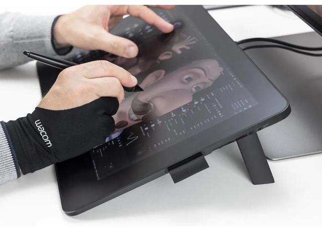 Alt view image 5 of 6 - Wacom Drawing Glove, Black, 3-Pack