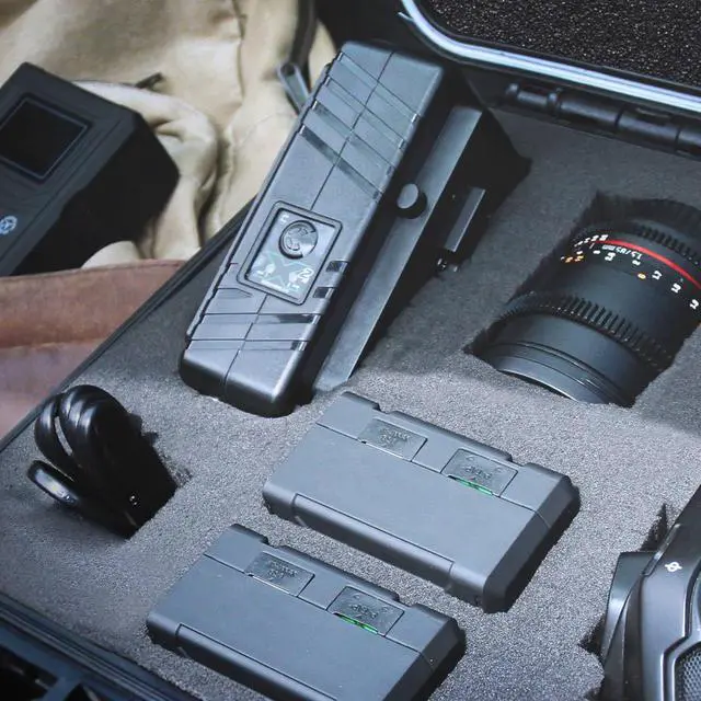 Alt view image 5 of 6 - Core SWX GPM-X2S Super Compact V-Mount Fast Charger