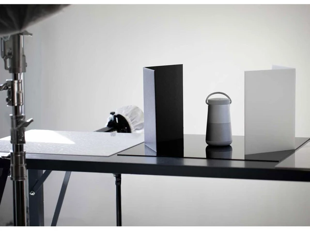 Alt view image 5 of 5 - V-FLAT WORLD Tabletop V-Flat Small (18"x12"), 2-Pack, 1-White 1-Black