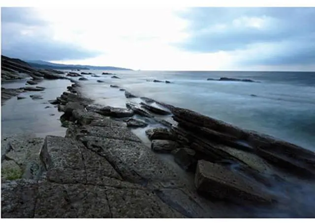 Alt view image 15 of 16 - Cokin Gradual Grey G2 (Soft ND8) Z121S Filter