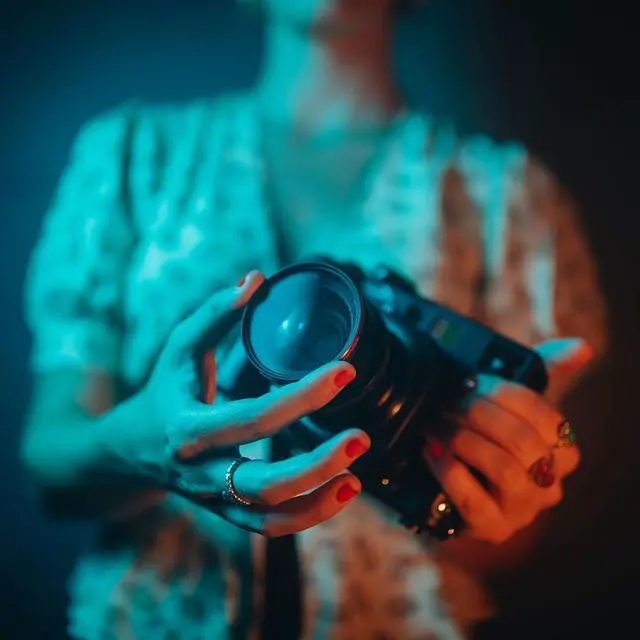 Alt view image 5 of 7 - Moment 77mm Cinebloom Variable ND Filter - (2-5 Stop) 10%