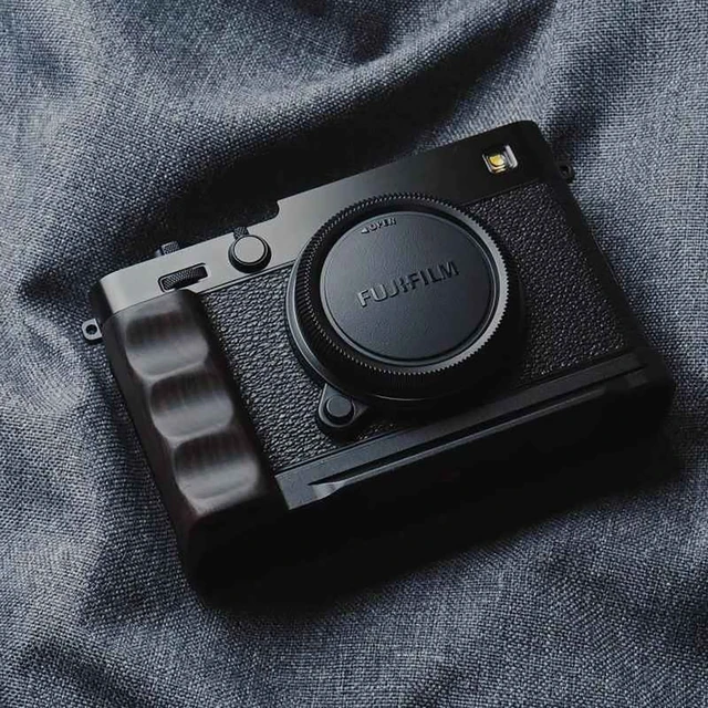 Alt view image 3 of 4 - Tilta Mounting Baseplate with Wooden Grip for Fujifilm X-E5, Black
