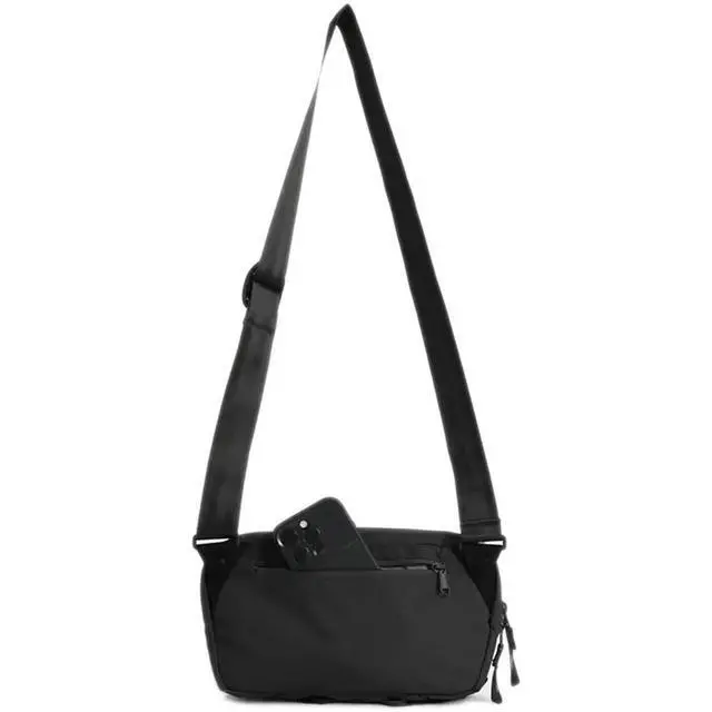 Alt view image 4 of 7 - Moment Everything Sling 4L - Black
