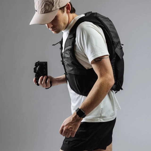 Alt view image 7 of 7 - Moment Exposure 10L Vest - Black, Large/X-Large