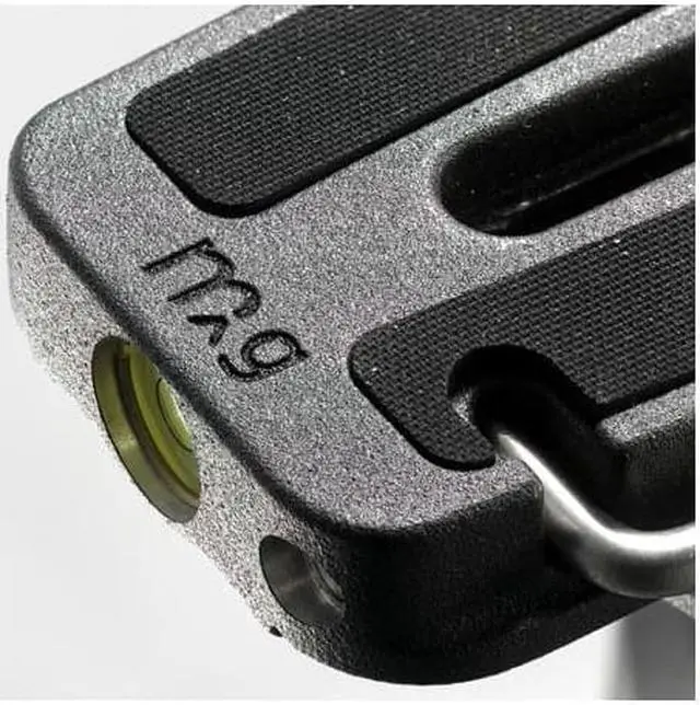 Alt view image 4 of 17 - Manfrotto Q2 L Bracket