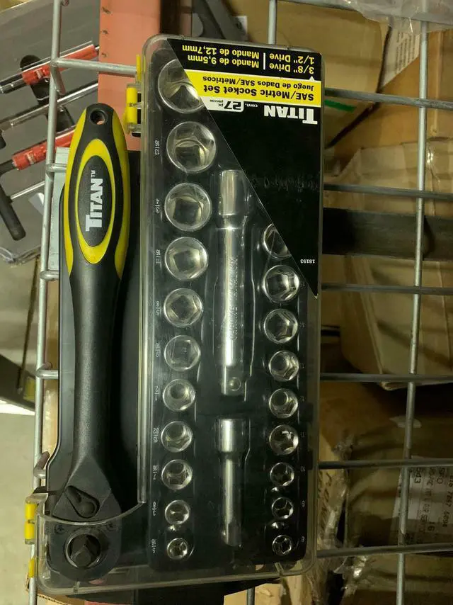 Main image of Titan 27 PCS SAE / METRIC SOCKET SET JUEGO DE DADOS SAE / METRICOS 3/8" and 1/2