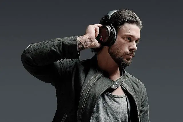 Alt view image 4 of 6 - Beyerdynamic Custom One Pro Plus Headphones with Accessory Kit and Remote Microphone Cable