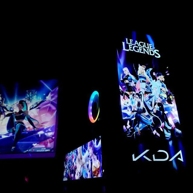 Main image of Corn Customizable Full HD 8K ARGB PC Case Light Panel Colorful Pictures Display Board for Computer PC Case LED Light Backlit Panel for Computer PC Case Decoration Pink Size within 13.8*5.1 inch