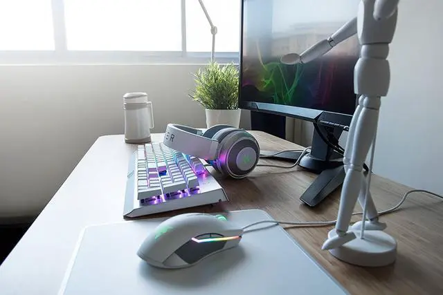 Alt view image 6 of 8 - Razer Lancehead Tournament Mercury Edition - Professional Grade Chroma Ambidextrous Gaming Mouse - 16,000 DPI