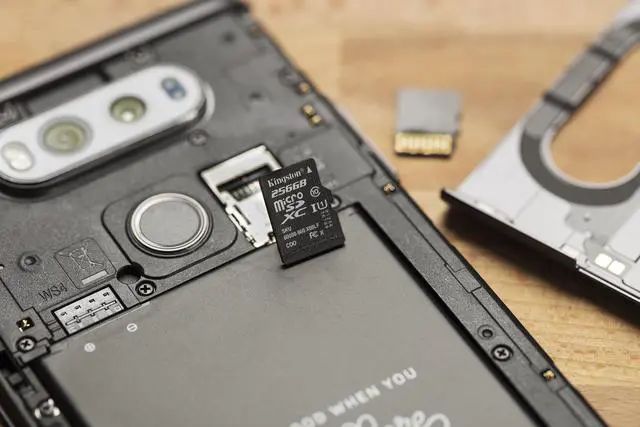 Alt view image 13 of 20 - 128GB microSDXC Canvas Select