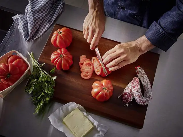Alt view image 5 of 5 - Wusthof Classic 4.5" Steak Knife