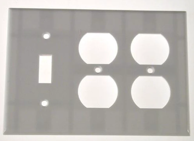 Main image of Leviton Plt 1Tog/2Dplx Wht 1052-5244