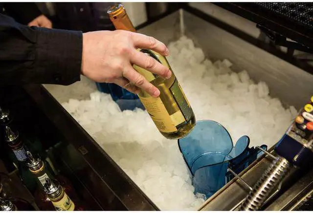 Alt view image 6 of 8 - SAN JAMAR SI9000GR SCOOP W GUARD LARGE 64-86 OZ