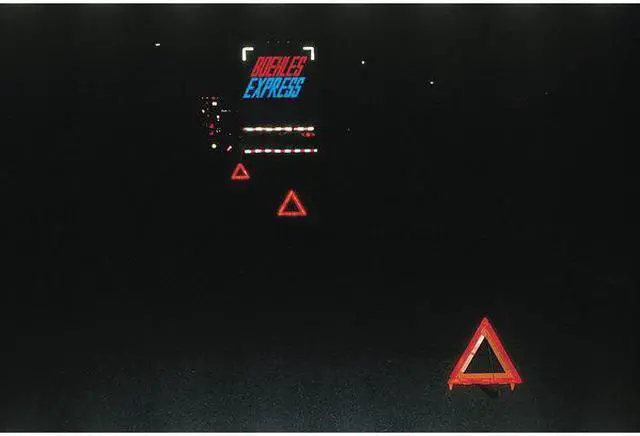 Alt view image 4 of 6 - CORTINA 95-03-009 Emergency Warning Triangle Kit