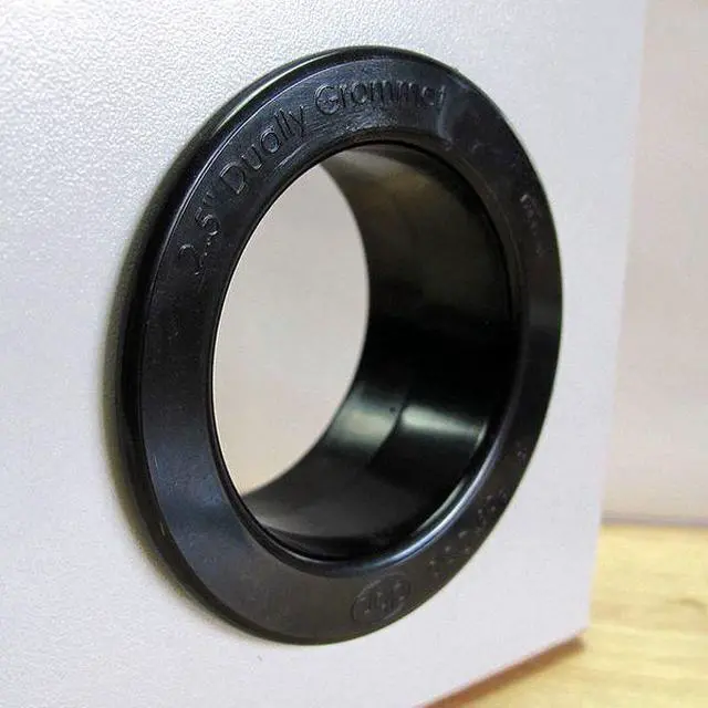 Alt view image 2 of 4 - FAST CAP DUALLY 2.5 SINGLE  WH Dual Sided Grommet,Wht,2.5In