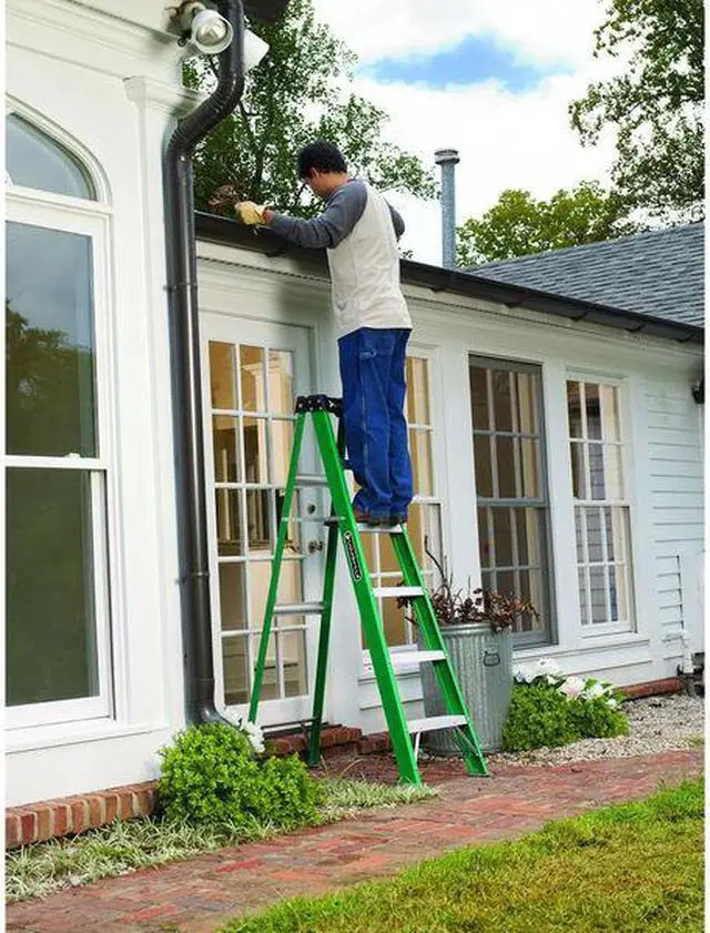 Alt view image 4 of 6 - LOUISVILLE FS4004 4 ft Fiberglass Stepladder, 225 lb Capacity