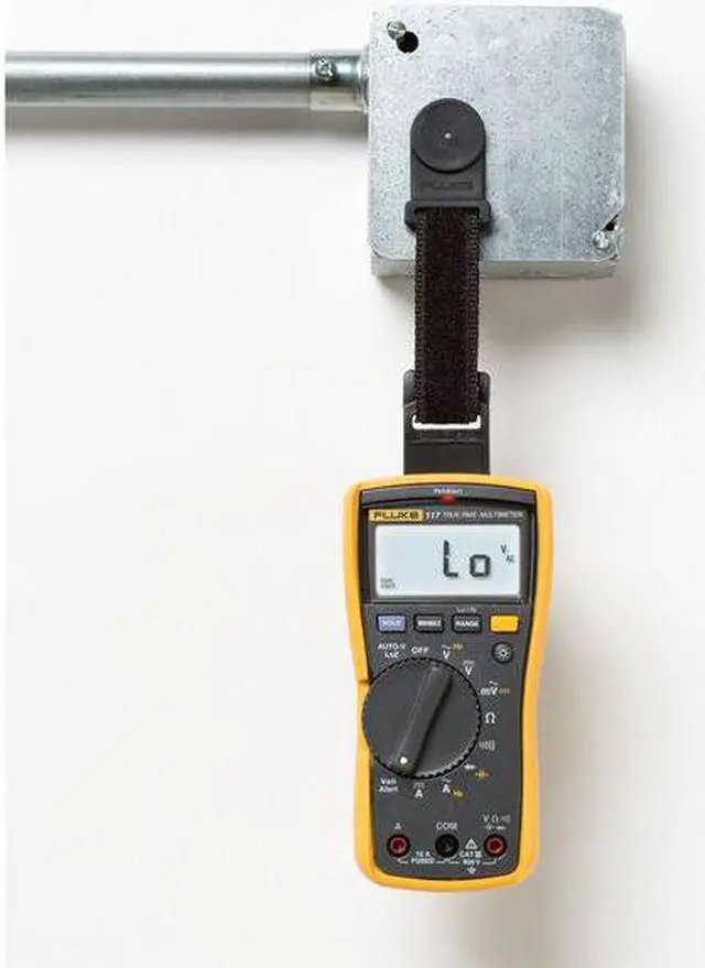 Alt view image 3 of 4 - FLUKE FLUKE-117/323 Multimeter and Clampmeter Kit