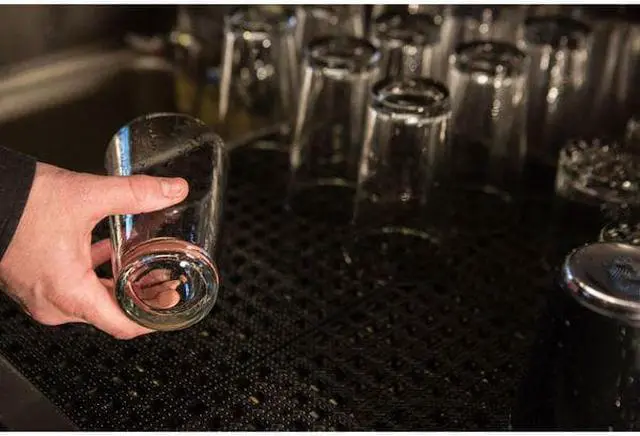 Alt view image 6 of 7 - San Jamar Bar Mat Black  PVC  VM5280BKGR