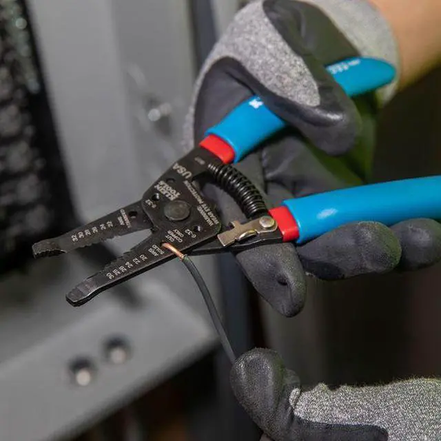 Alt view image 10 of 10 - Klein-Kurve Wire Stripper/Cutter For 20-30 Awg