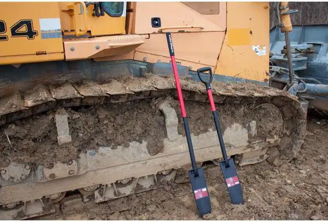 Alt view image 3 of 7 - BULLY TOOLS 95535 Track Bully 10-Gauge Track Shovel w/ Fiberglass Handle and
