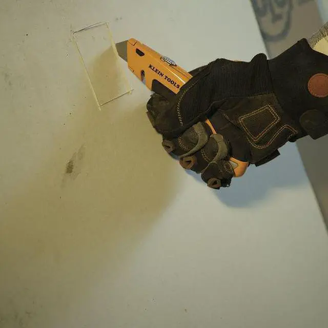 Alt view image 8 of 8 - Klein Tools 44133 Klein-Kurve Ergonomic Retractable Utility Knife