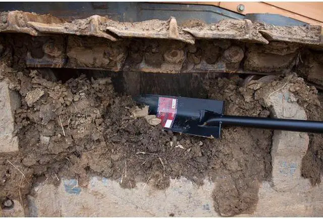 Alt view image 5 of 7 - BULLY TOOLS 95535 Track Bully 10-Gauge Track Shovel w/ Fiberglass Handle and