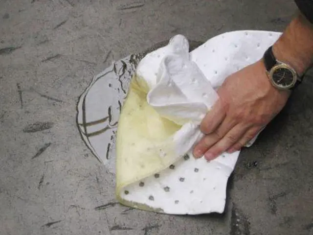 Alt view image 4 of 5 - BRADY BPO200 Sorbent Pad, 34 gal, 15 in x 17 in, Oil, White, 200 PK