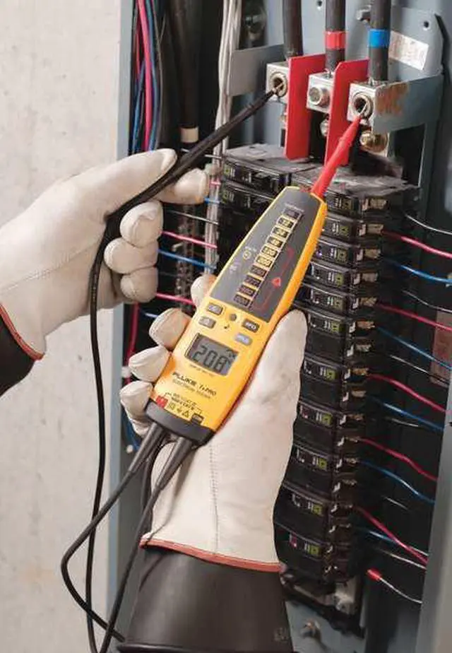 Alt view image 5 of 5 - FLUKE Fluke-T+Pro Voltage Tester,600VAC,600VDC