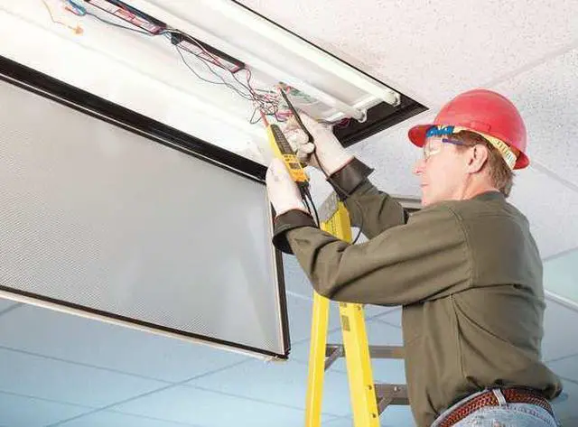 Alt view image 4 of 5 - FLUKE Fluke-T+Pro Voltage Tester,600VAC,600VDC