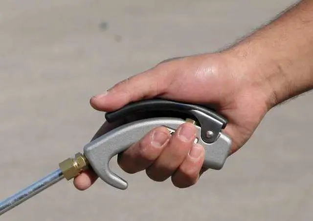 Alt view image 4 of 4 - GUARDAIR LZR600024AA Ergonomic Air Gun, 24" Extension