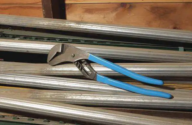 Alt view image 4 of 6 - CHANNELLOCK 460 16 1/2 in Straight Jaw Tongue and Groove Plier, Serrated