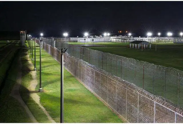 Alt view image 2 of 2 - BEACON AL-D/72L-170/5K7/5X5/UNV/SF3/MTT LED Floodlight,170W,CRI 67,16107L,5000K