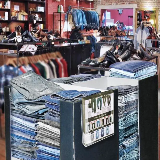 Alt view image 3 of 5 - Azar Displays Hanging Brochure Holder 7.87" x 6.25" Clear Styrene 10/Pack (252341)