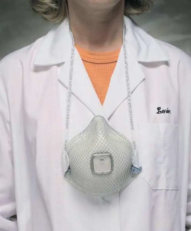 Alt view image 11 of 12 - Medium/Large N95 Particulate Respiratoor with Handystrap|Medium/Large