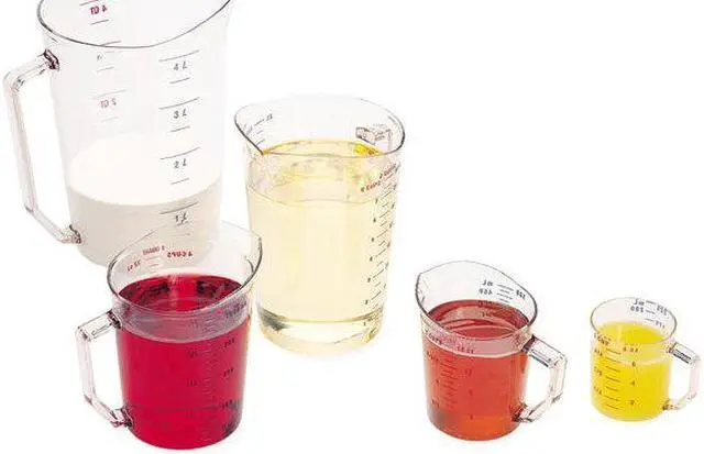 Alt view image 6 of 6 - Cambro Liquid Measuring Cup,4 Qt.,Clear  EA400MCCW135