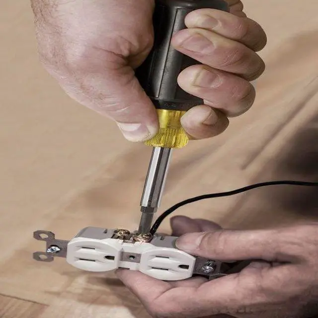 Alt view image 18 of 20 - Klein Tools KLE32500 11 In 1 Screwdriver