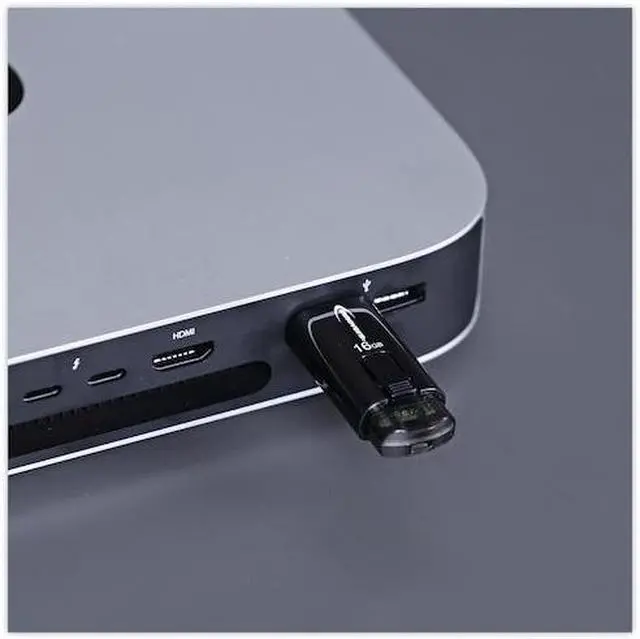 Alt view image 16 of 20 - Innovera USB 3.0 Flash Drive 16 GB 82016