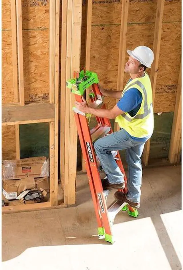 Alt view image 5 of 8 - LOUISVILLE FXS1504 4 ft. Fiberglass Stepladder