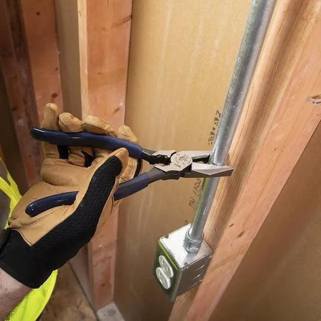 Alt view image 4 of 7 - KLEIN TOOLS 12098 8 5/8 in Linemans Plier High Leverage w/ Wire Crimper, Steel