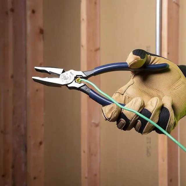 Alt view image 6 of 7 - KLEIN TOOLS 12098 8 5/8 in Linemans Plier High Leverage w/ Wire Crimper, Steel