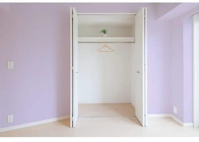 Alt view image 2 of 3 - RICHELIEU 14027WBC 60inch 1520 mm Track, BiFold Door Hardware Kit, White