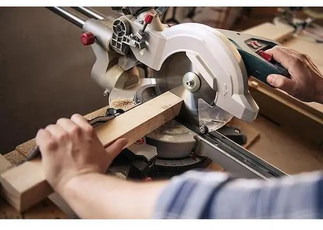 Main image of RICHELIEU 431720 10-inch (254 mm) Carbide Tooth Circular Framing and Ripping