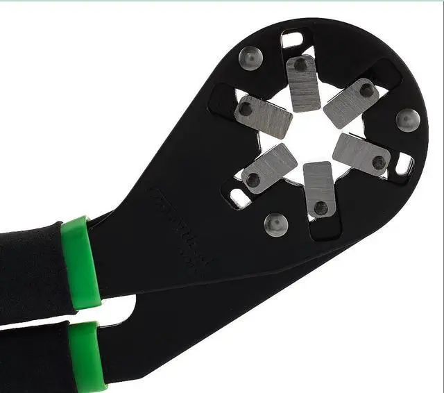Alt view image 2 of 2 - Bionic Wrench 14 in 1 Automatically Sizes